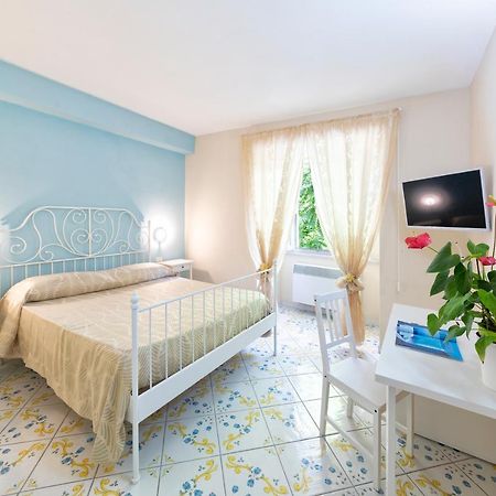Hotel Il Nespolo カザミッチョラ・テルメ エクステリア 写真