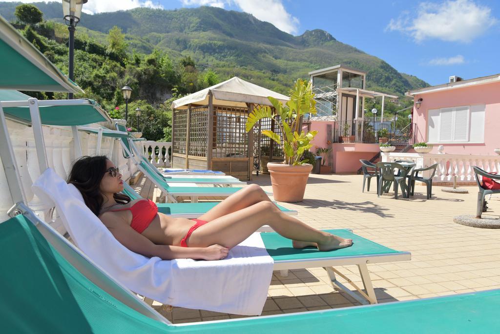 Hotel Il Nespolo カザミッチョラ・テルメ エクステリア 写真