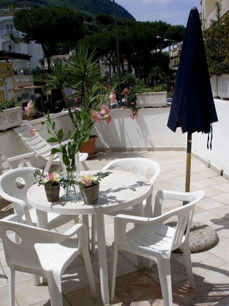 Hotel Il Nespolo カザミッチョラ・テルメ エクステリア 写真